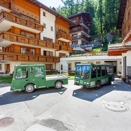 Jaegerhof Serviced Apartements Апартаменти Церматт