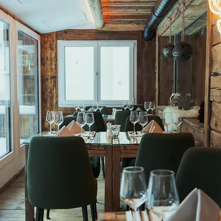 Апартаменти Jaegerhof Serviced Apartements Церматт
