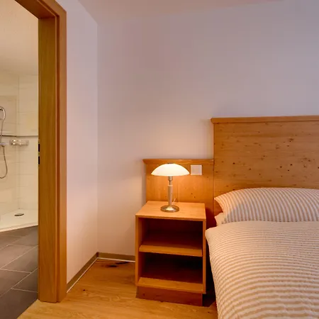 Jaegerhof Serviced Apartements Апартаменти Церматт