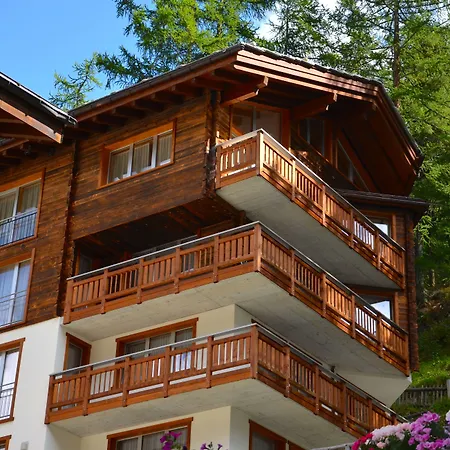 Jaegerhof Serviced Apartements Апартаменти Церматт