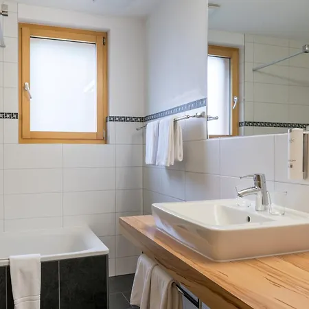 Апартаменти Jaegerhof Serviced Apartements Церматт