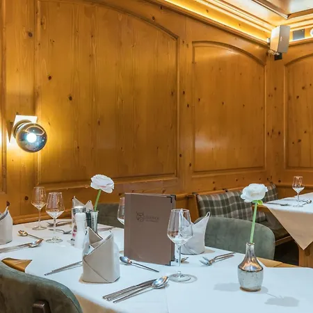 Jaegerhof Serviced Apartements Апартаменти Церматт
